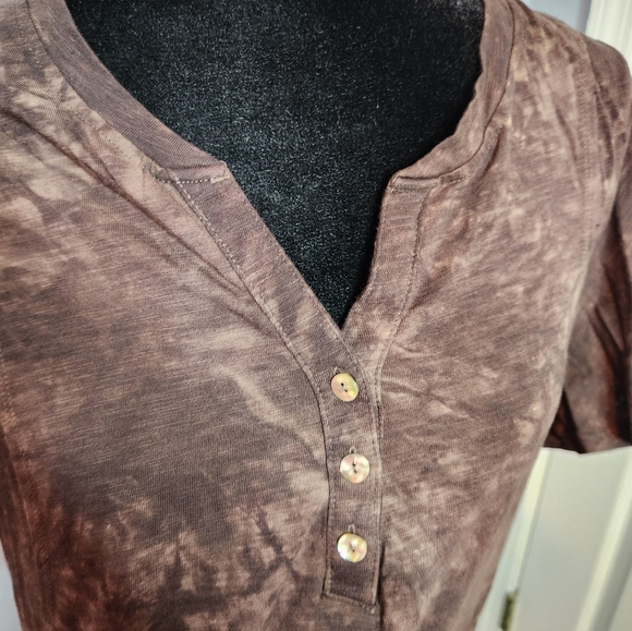 Terra&Sky Size 0X(14W) Brown Shirt Has Flutter Sleeves Henley Tee - Picture 4 of 9